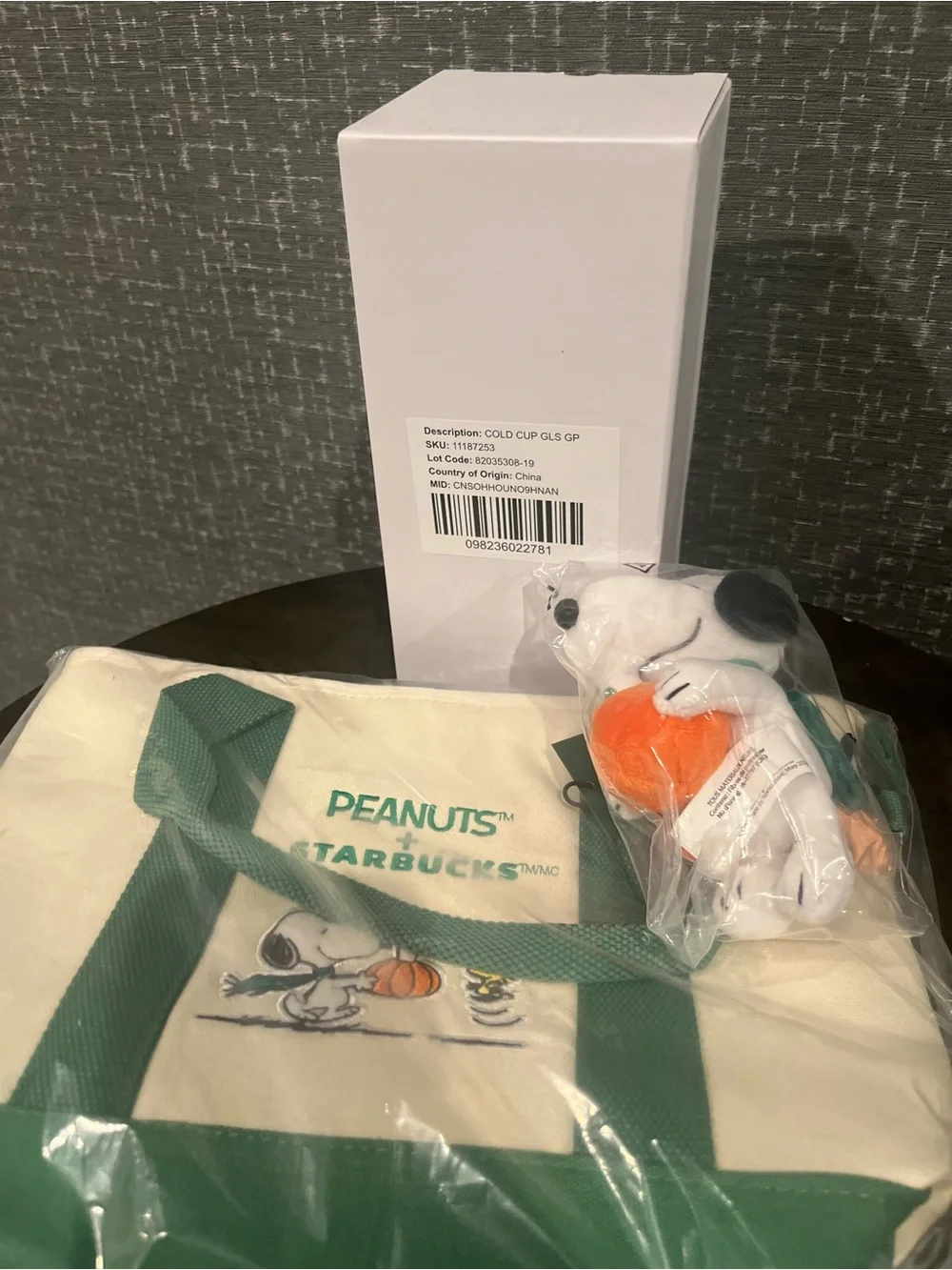 New Starbucks x Peanuts Great Pumpkin Exclusive Tote Glass Bear Bag Charm Bundle
